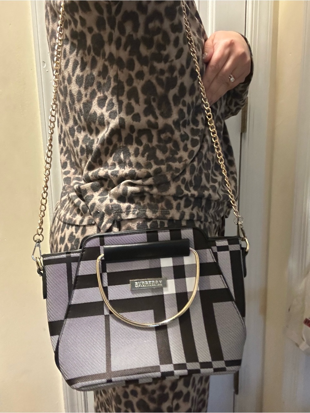 Burberry Purse - Picture 15 of 15